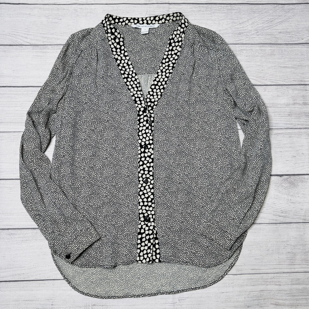 Diane von Furstenburg Women’s Black Cream Silk V-Neck Button Top Blouse Size 4
